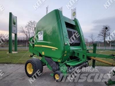 John Deere 854 원형 곤포기