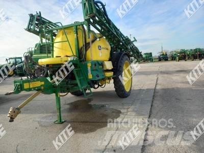 John Deere M740i 견인형 분무기