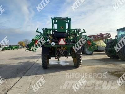 John Deere M740i 견인형 분무기