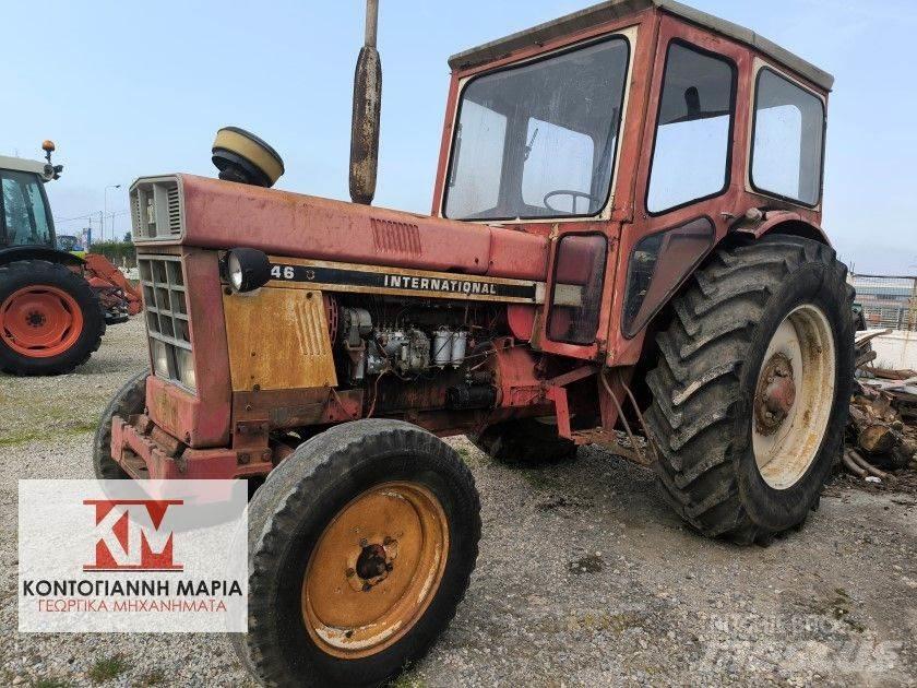 International 1046 트랙터