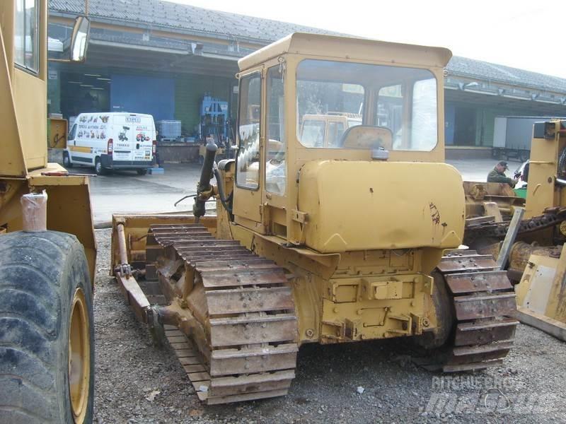 CAT D4 크롤러 도저
