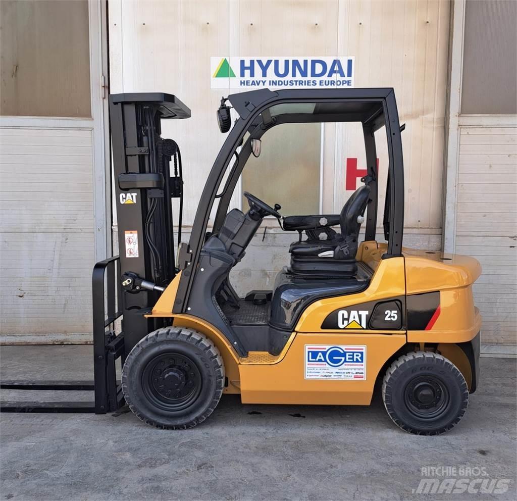 CAT DP25N 디젤 지게차