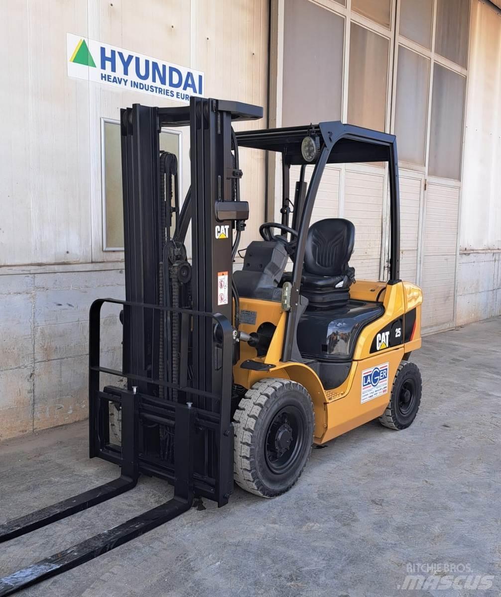 CAT DP25N 디젤 지게차
