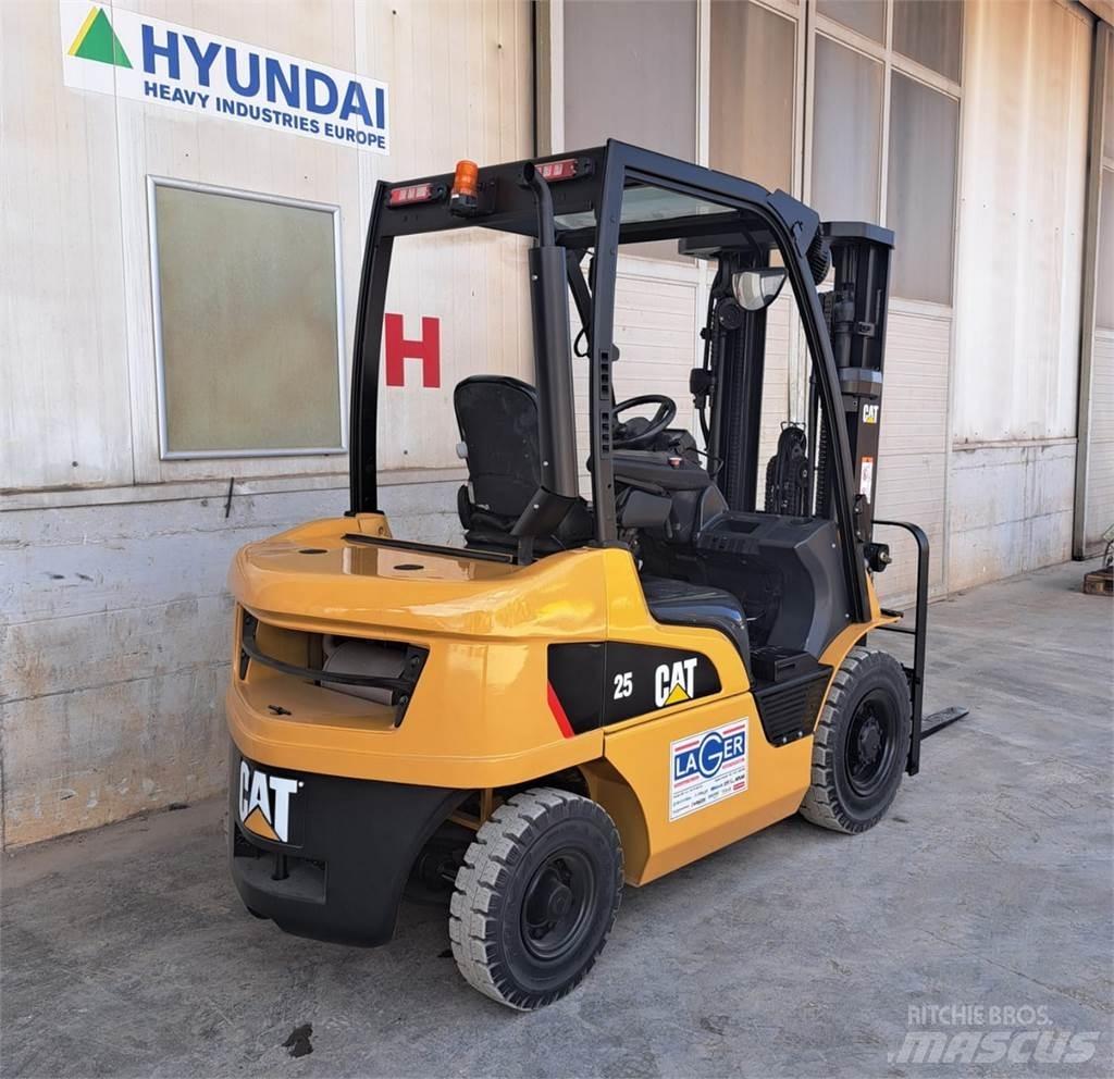 CAT DP25N 디젤 지게차