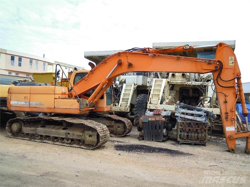 Doosan DX225LC 대형 굴삭기 29톤 이상