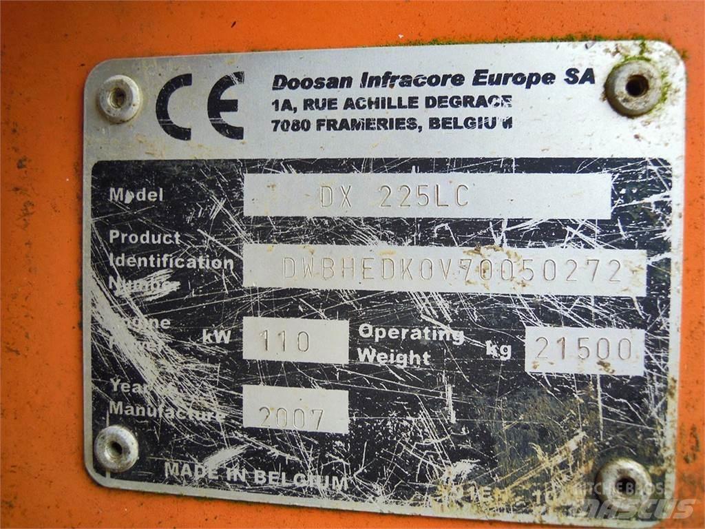 Doosan DX225LC 대형 굴삭기 29톤 이상