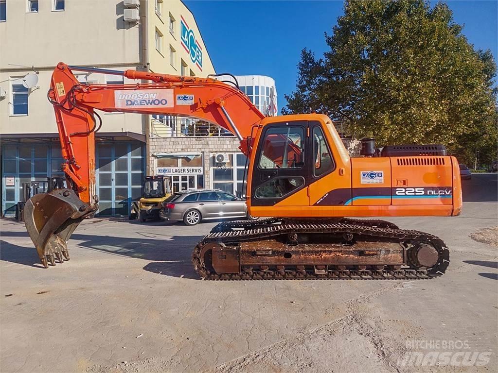 Doosan SOLAR 225NLC-V 대형 굴삭기 29톤 이상