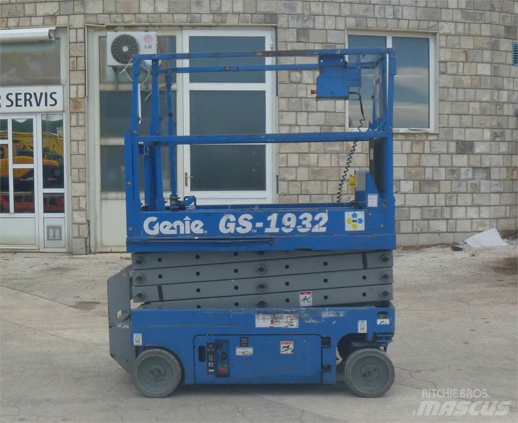 Genie GS 1932 관절형 전동이동 리프트