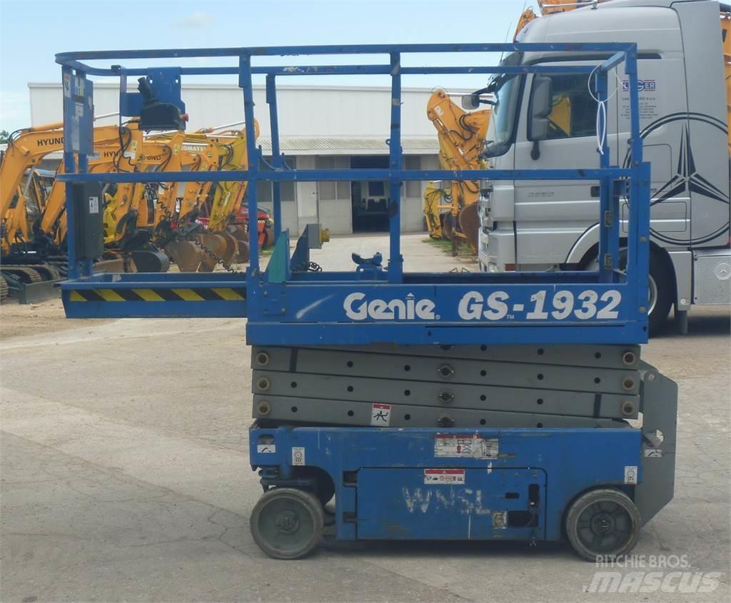 Genie GS 1932 관절형 전동이동 리프트