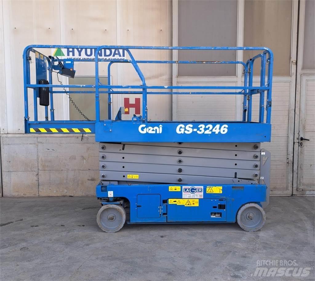 Genie GS3246 관절형 전동이동 리프트