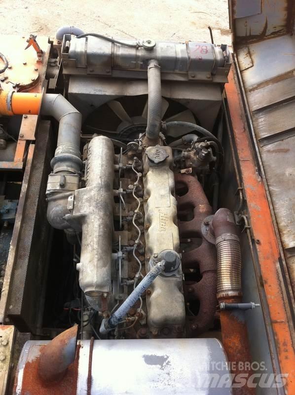 Hitachi UH 103 대형 굴삭기 29톤 이상