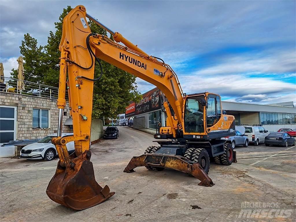 Hyundai R210W-9  휠 굴삭기