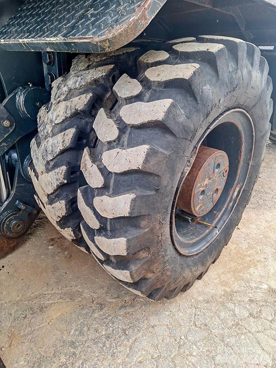 Hyundai R210W-9  휠 굴삭기
