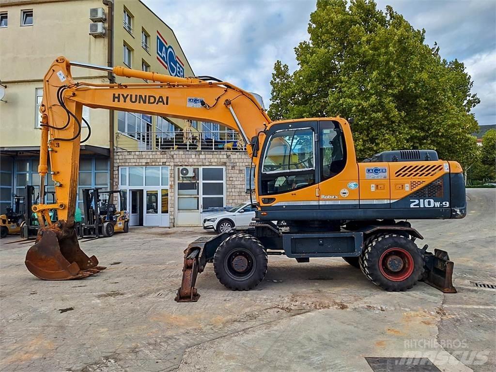 Hyundai R210W-9  휠 굴삭기