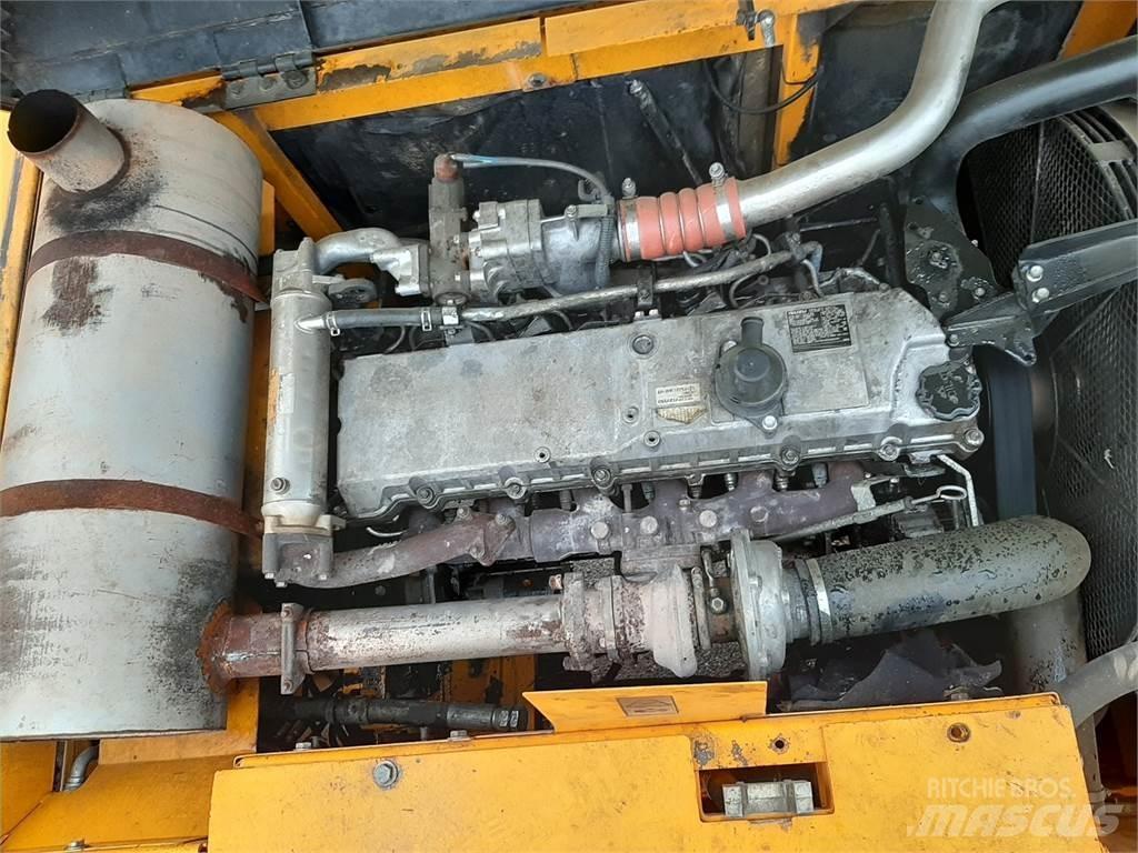 JCB JS330NL 대형 굴삭기 29톤 이상
