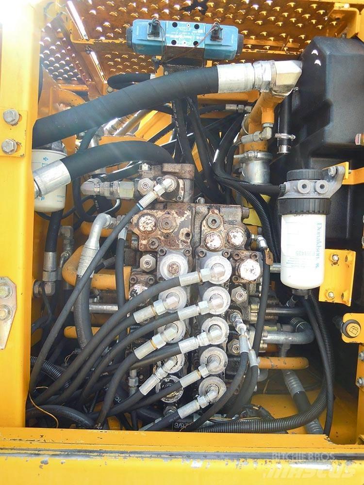JCB JZ255NC 대형 굴삭기 29톤 이상