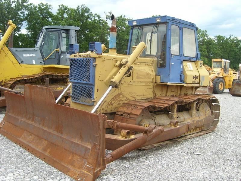 Komatsu D65E-8 크롤러 도저