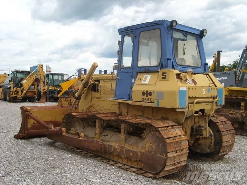 Komatsu D65E-8 크롤러 도저