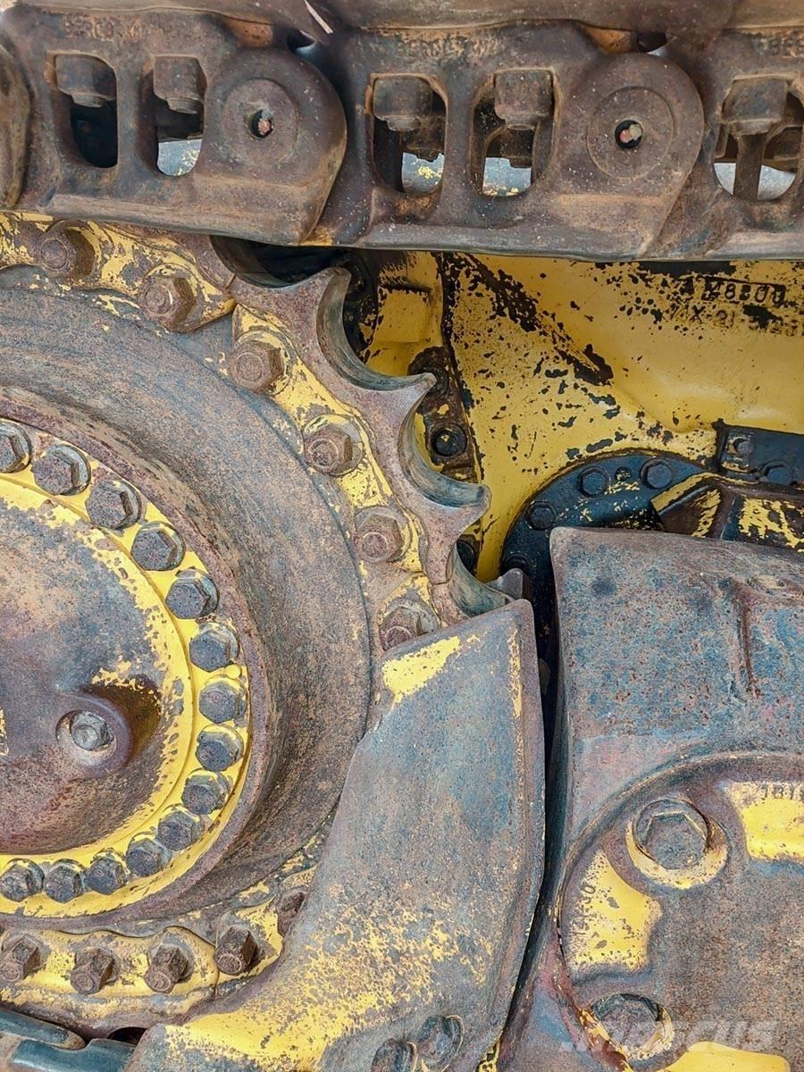 Komatsu D65PX-17 크롤러 도저
