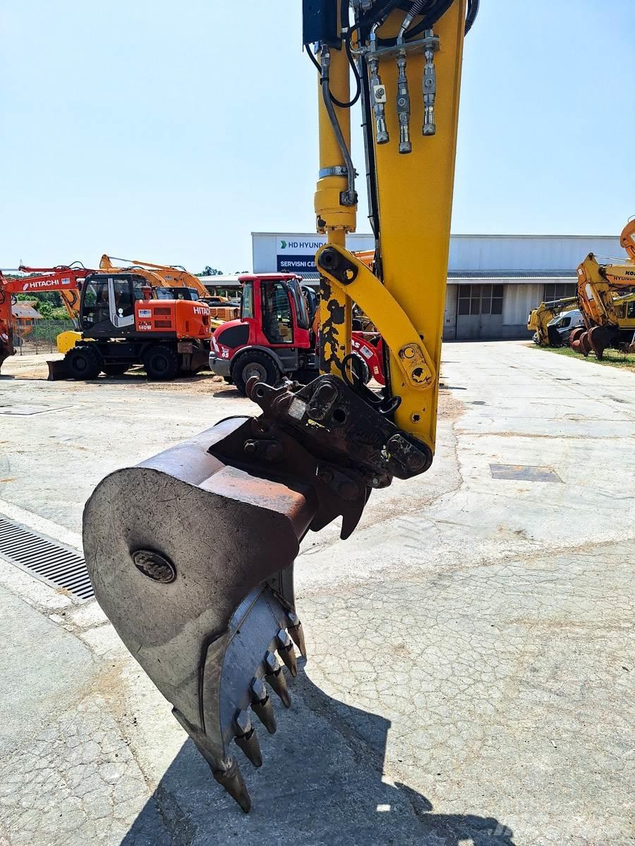 Komatsu PW118MR-8  휠 굴삭기