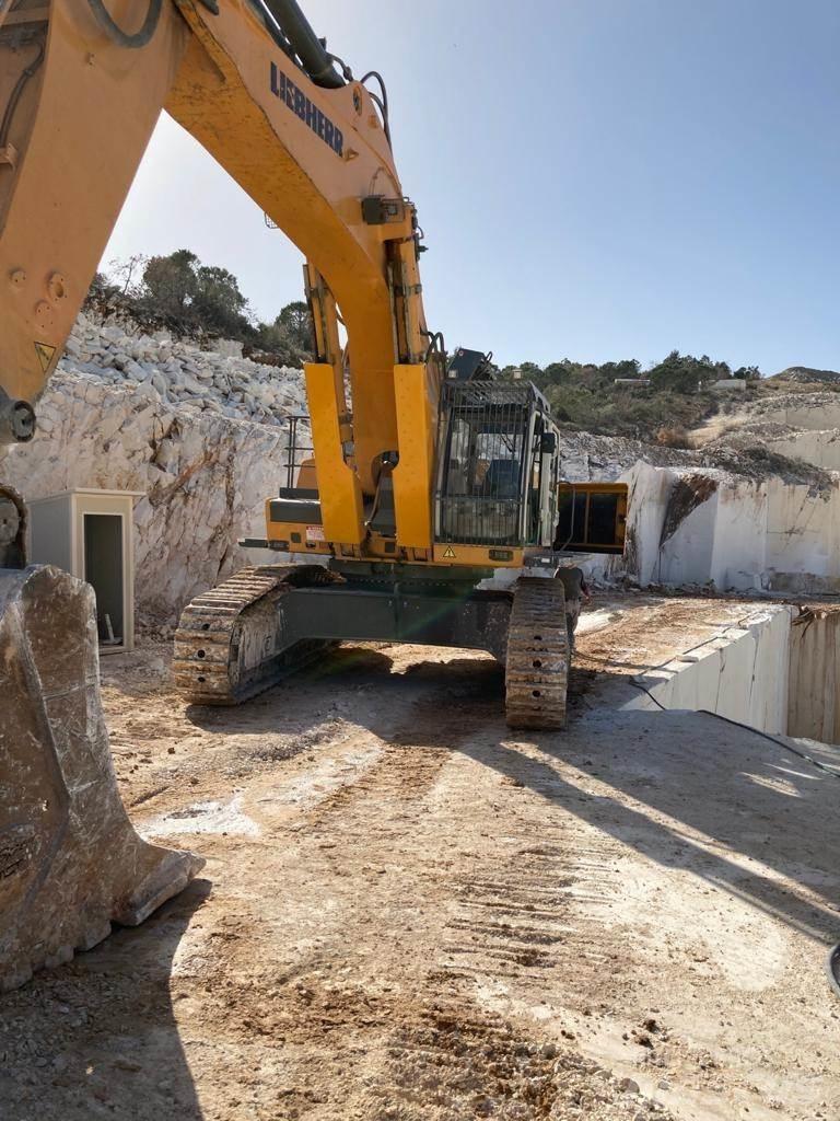 Liebherr 974 C HDSL 대형 굴삭기 29톤 이상