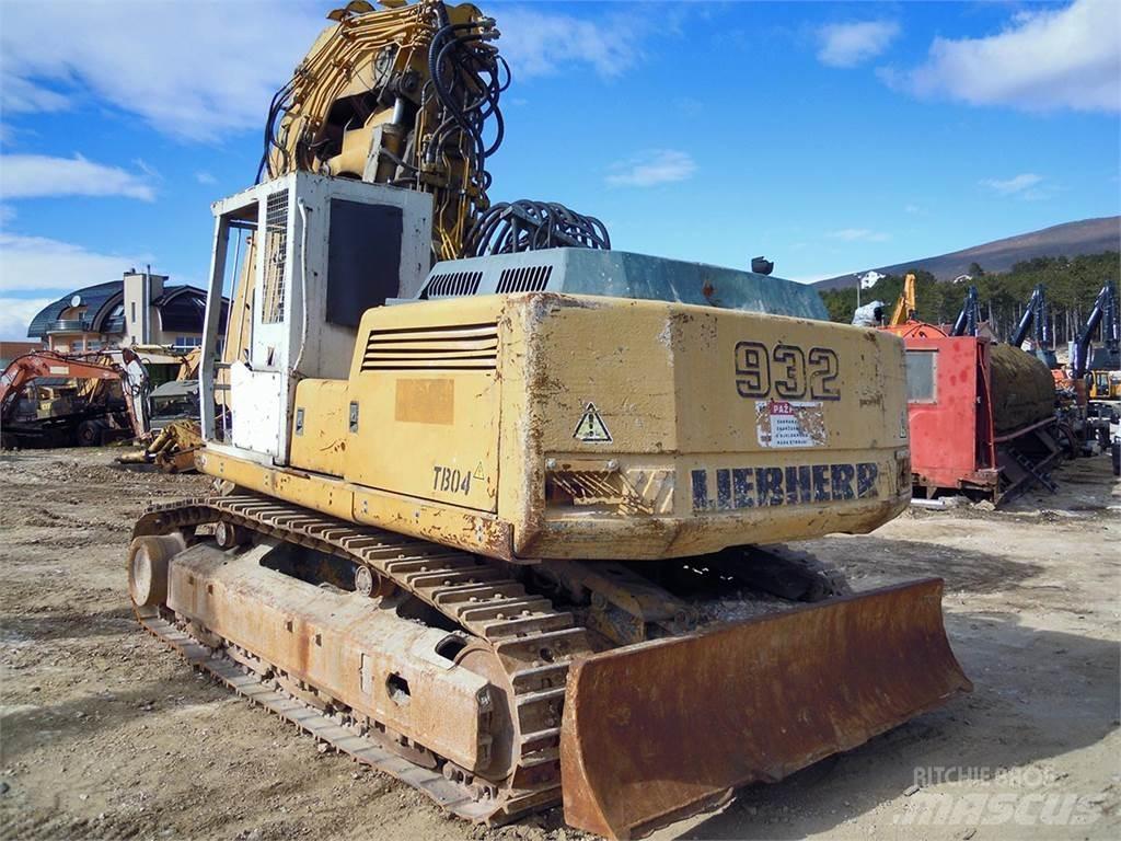 Liebherr R932 T 대형 굴삭기 29톤 이상
