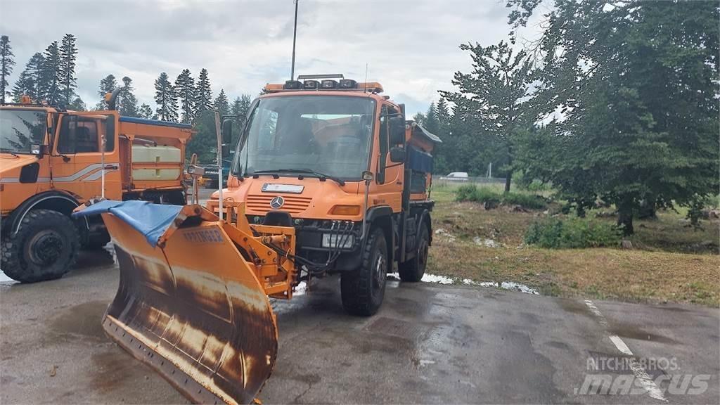 Mercedes-Benz Unimog U400 시립/다목적 차량