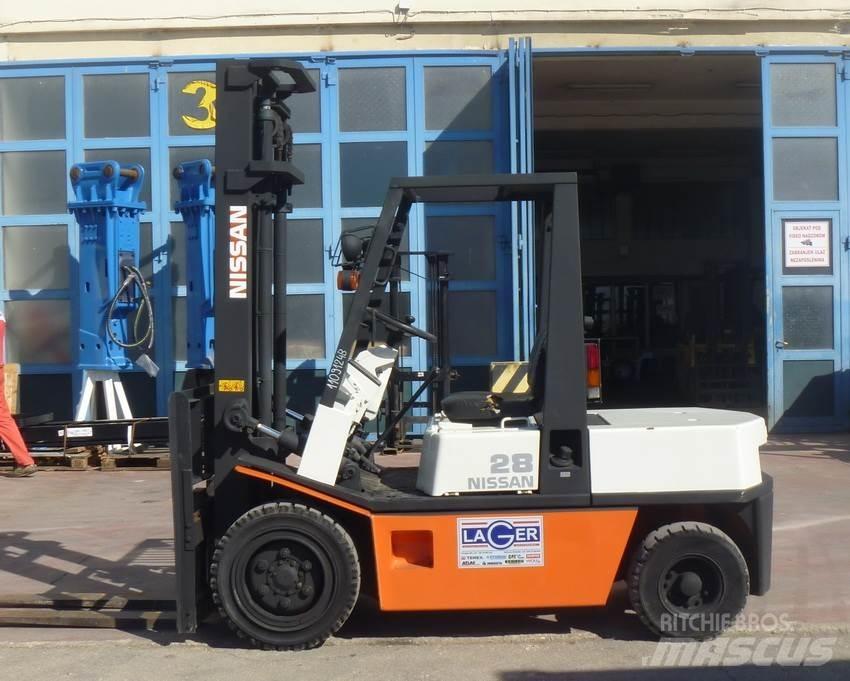Nissan EGH02 디젤 지게차
