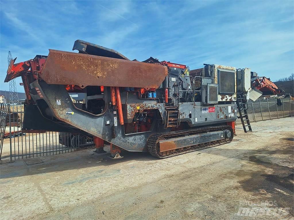 Sandvik QI 240 이동식 분쇄기