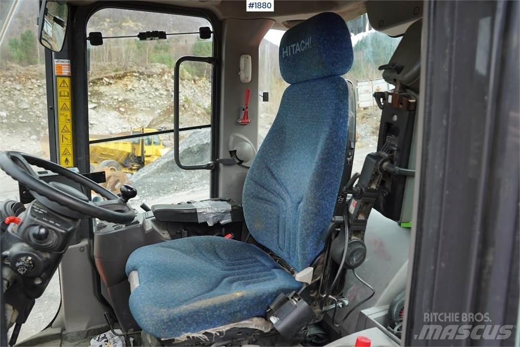 Hitachi ZW220  휠로우더