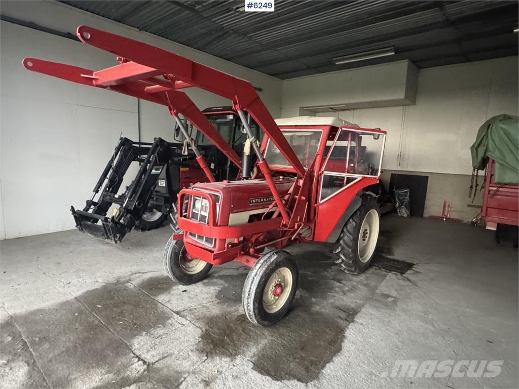 International 444 트랙터