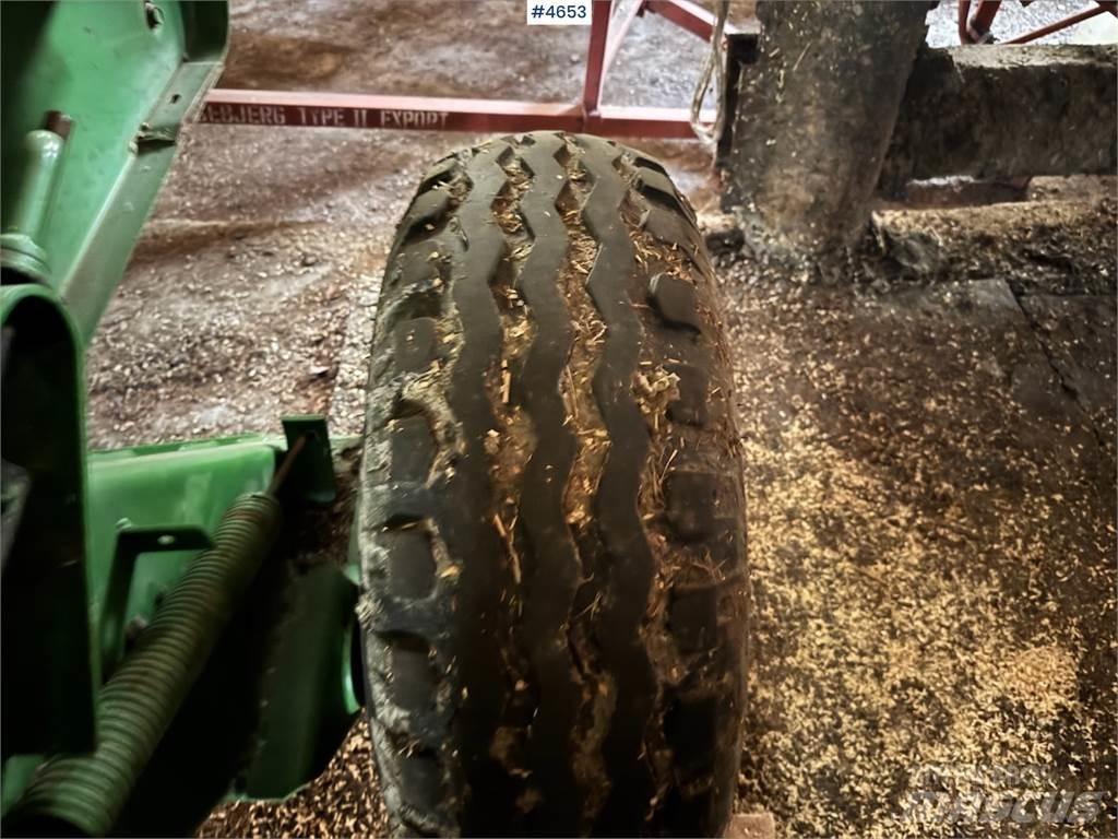John Deere 545 기타 수확용 장비