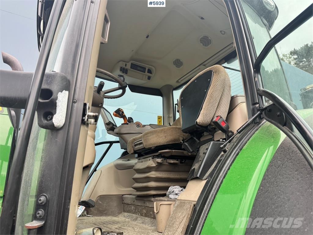 John Deere 6215R 트랙터