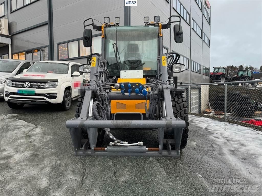 LM Trac 587 다목적 로더