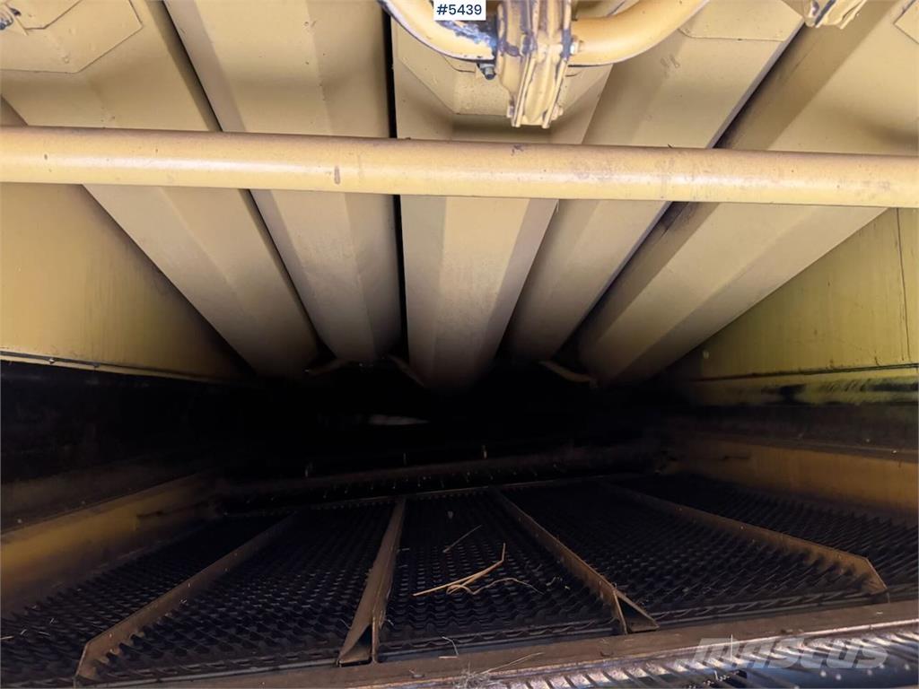 New Holland TX65 콤바인 수확기