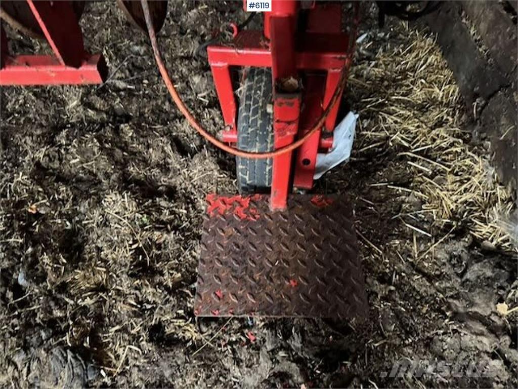 TKS F2 기타 수확용 장비