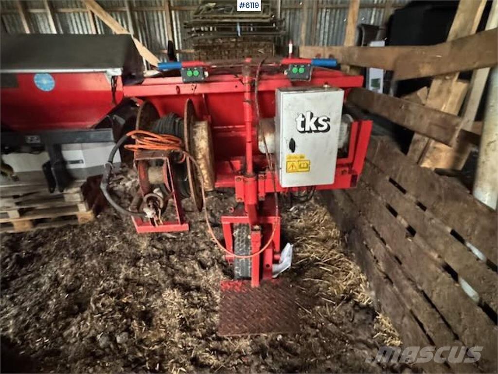 TKS F2 기타 수확용 장비
