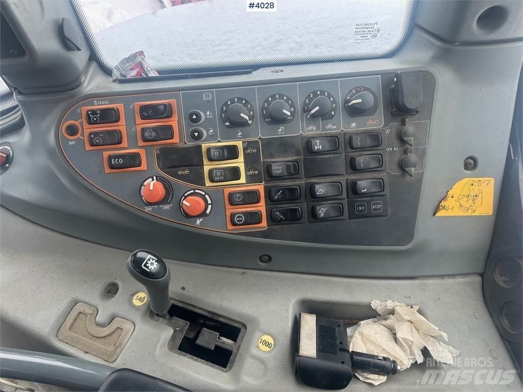 Valtra N122 트랙터