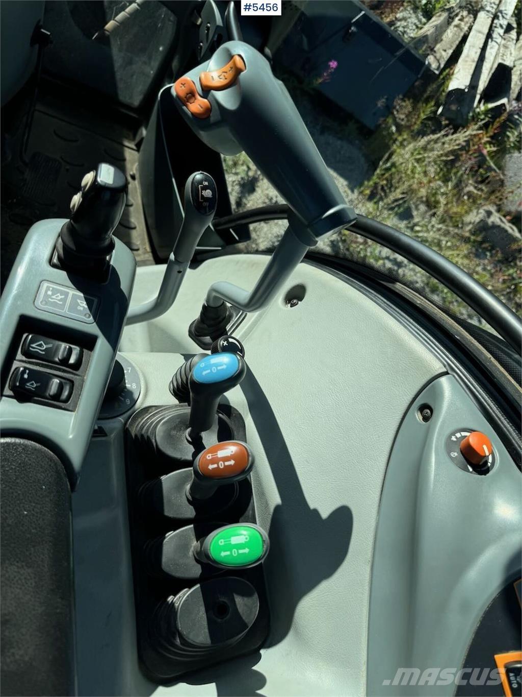 Valtra N123 트랙터