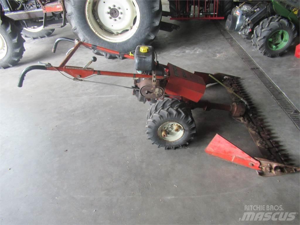 Bucher M 200 탑승형 잔디깎기