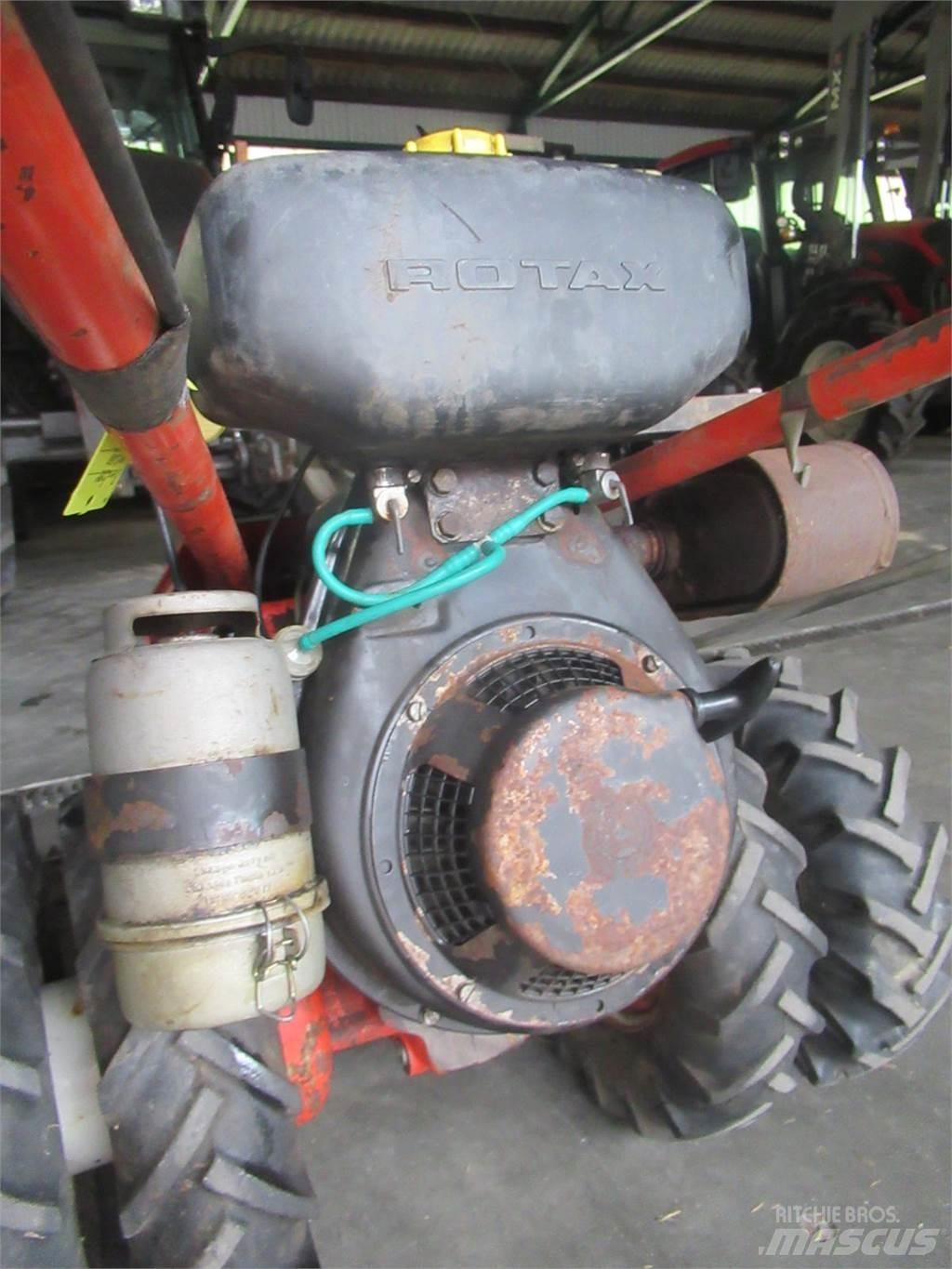 Bucher M 200 탑승형 잔디깎기