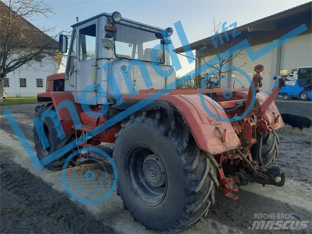 Charkow T 150 트랙터