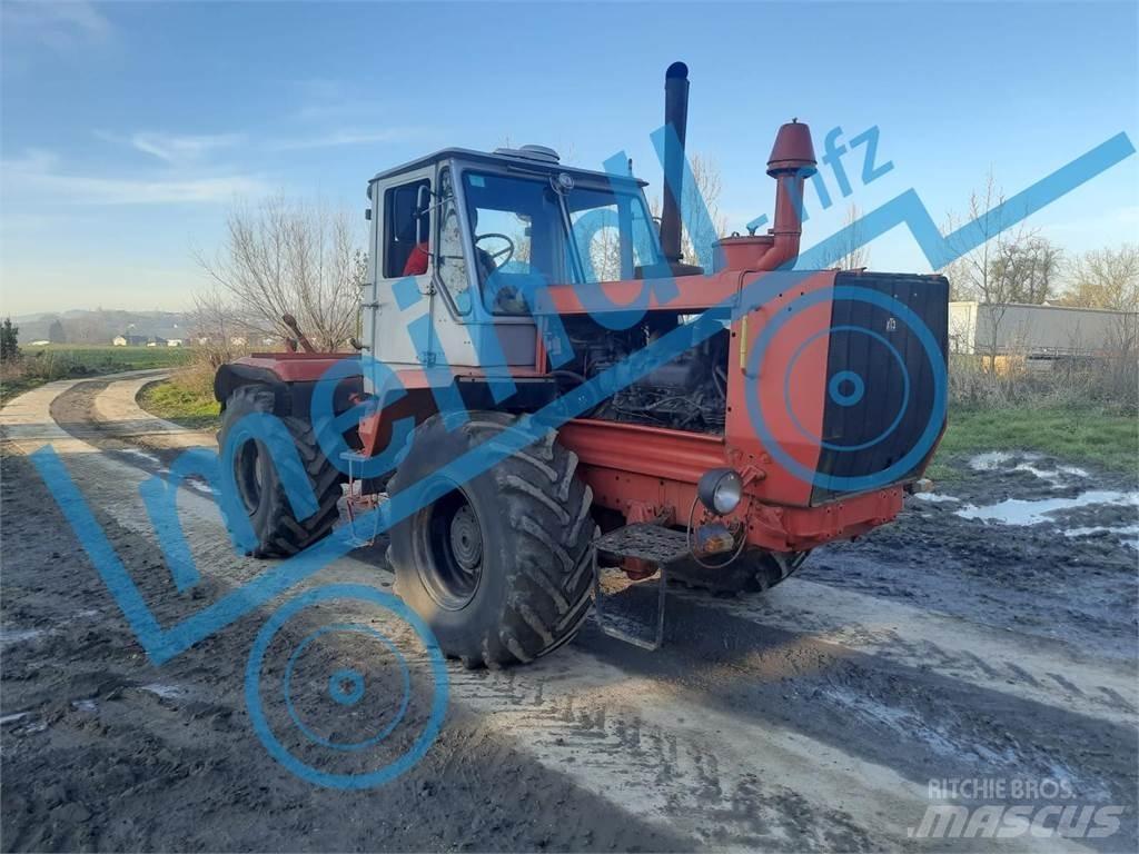 Charkow T 150 트랙터