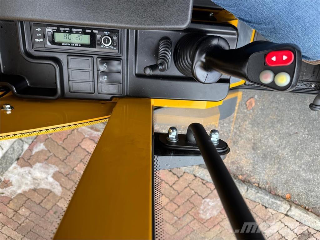 Eurotrac W 12 S 프론트 로더 및 굴착기