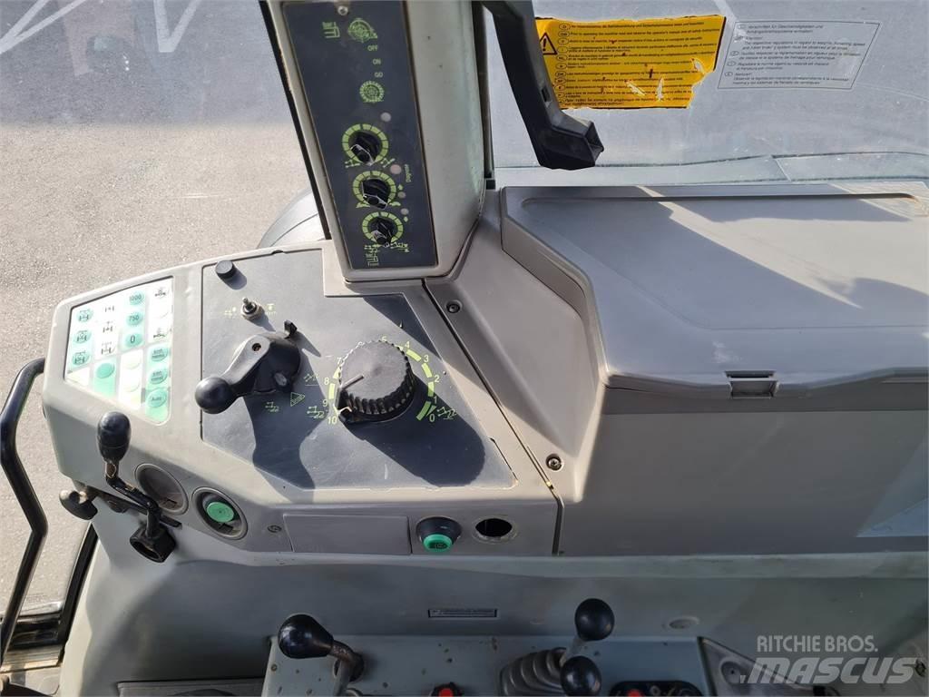 Fendt Favorit 818 트랙터