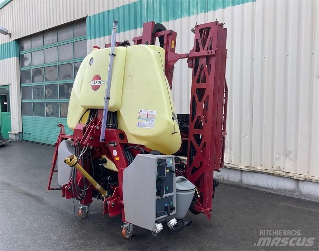 Hardi MEGA 1200 견인형 분무기