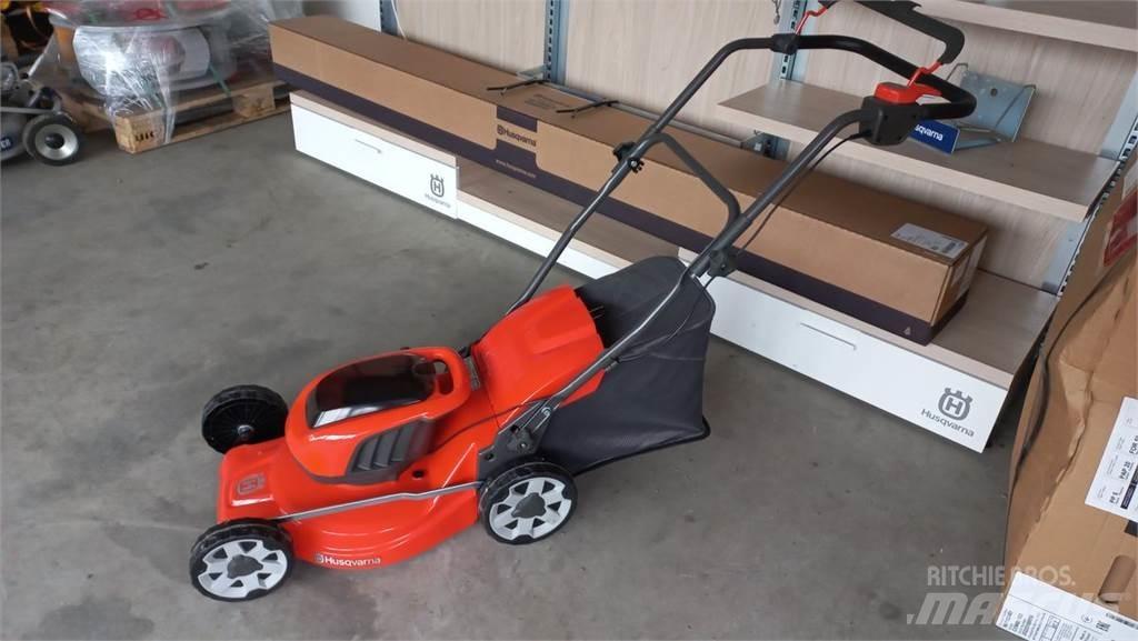 Husqvarna LC 137i 탑승형 잔디깎기