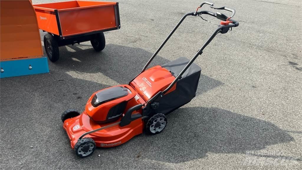 Husqvarna LC 347iVX 탑승형 잔디깎기