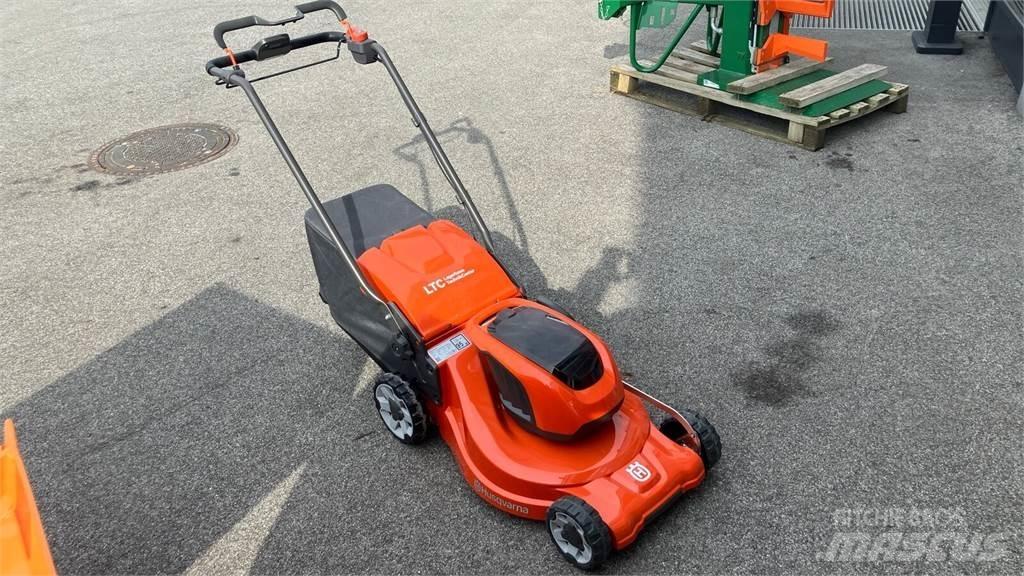 Husqvarna LC 347iVX 탑승형 잔디깎기