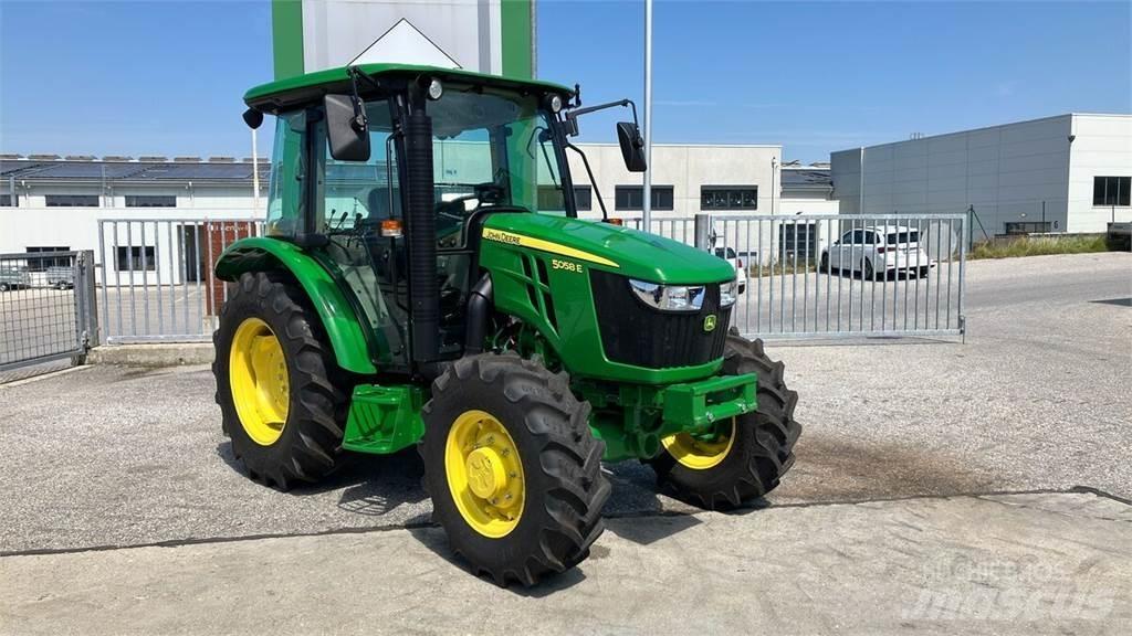 John Deere 5058E 트랙터